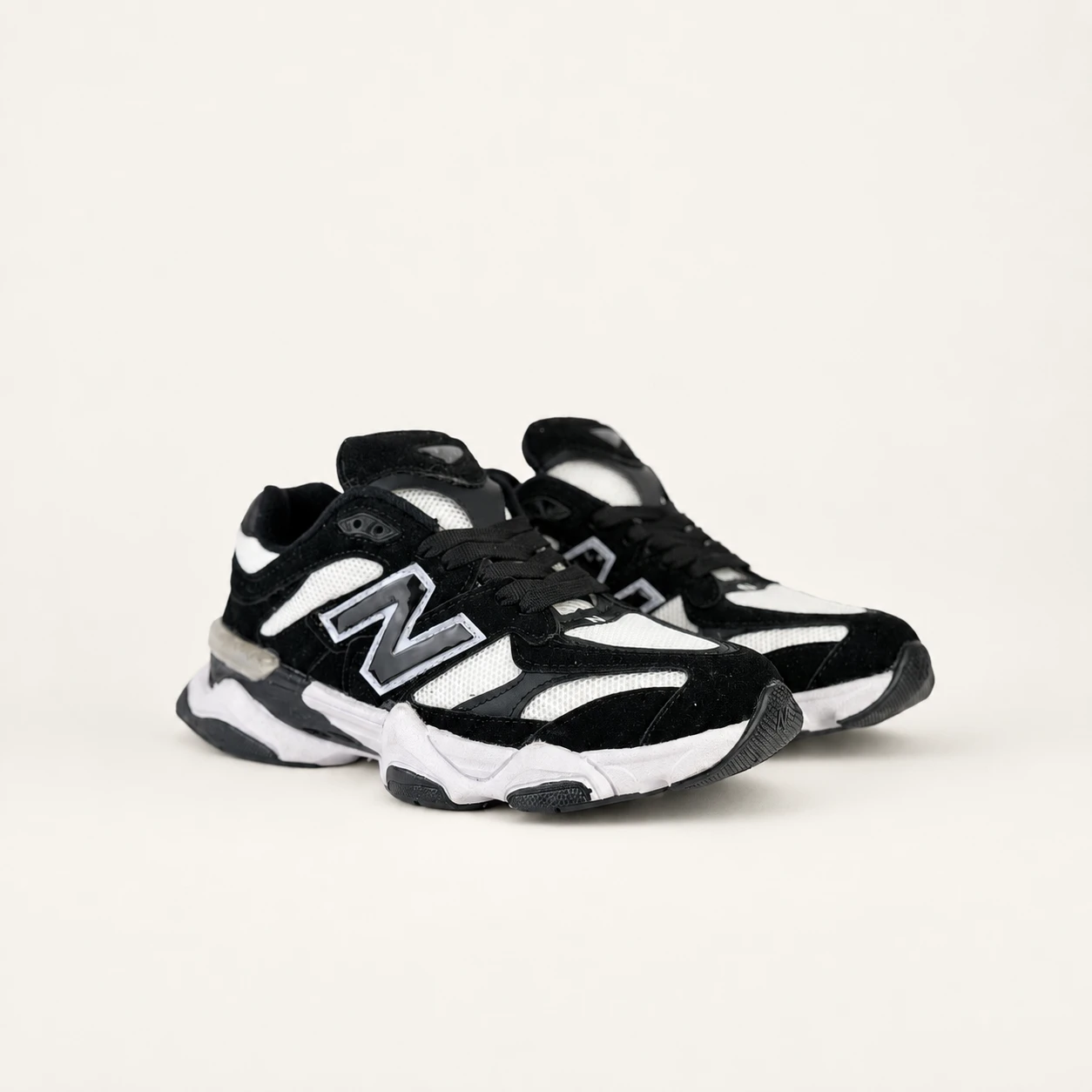 Men's New Balance 9060 blach and white 2Sneakers Code 140rovanstyle view1 کتونی نیوبالانس 9060 مردانه مشکی سفید(پارچه سفید) /کد140 - تصویر 1