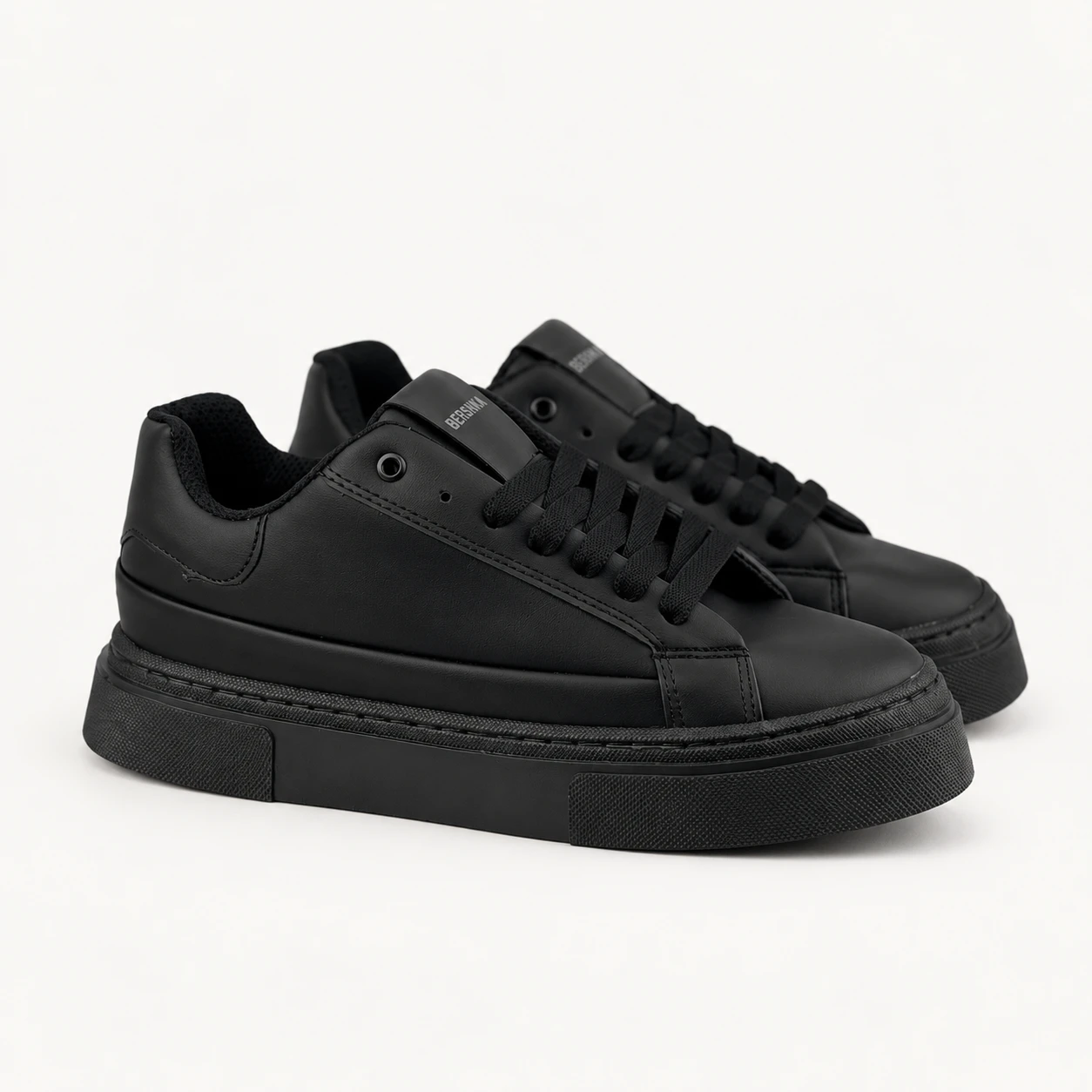 Bershka Classic Men's Shoes, All Black Code 212 rovanstyle view1 کفش برشکا کلاسیک 3مردانه رنگ مشکی تمام/کد 212 - تصویر 1