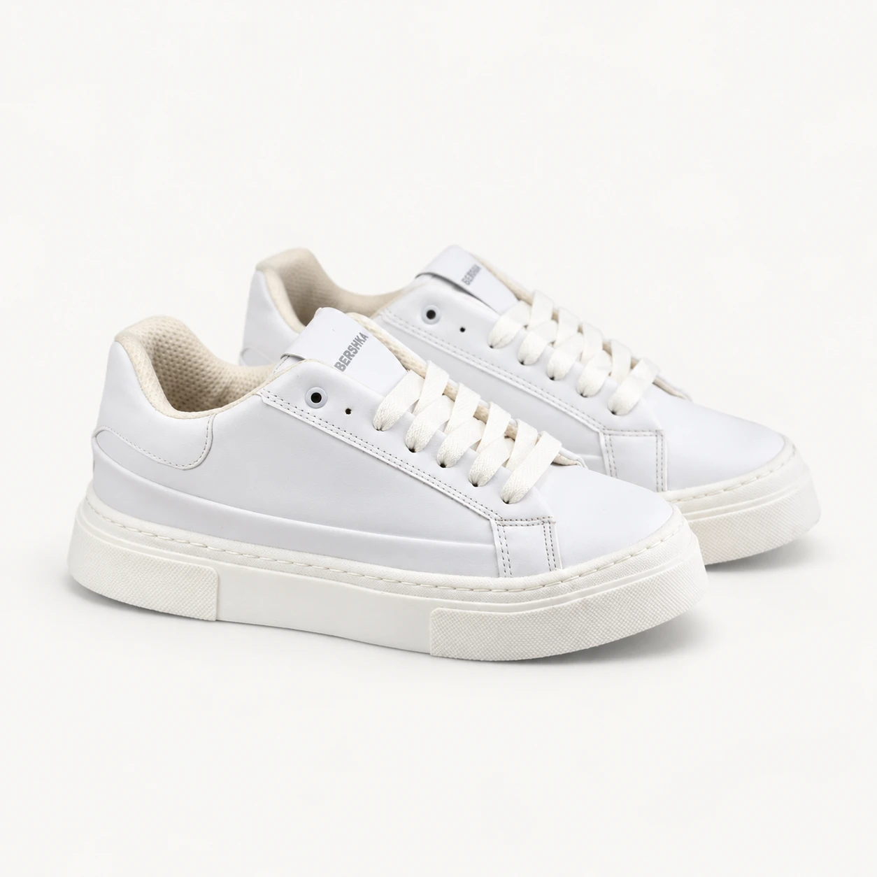 Bershka Classic Men's Shoes, All White Code 211 rovanstyle view1 کفش برشکا کلاسیک 3مردانه رنگ سفید تمام/کد 211 - تصویر 1