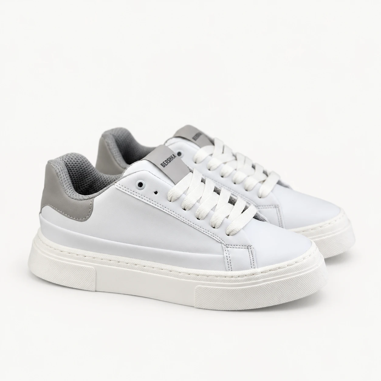Bershka Classic Men's Shoes, All white and grayCode 213 rovanstyle view1 کفش برشکا کلاسیک 3مردانه رنگ سفید طوسی /کد 213 - تصویر 1