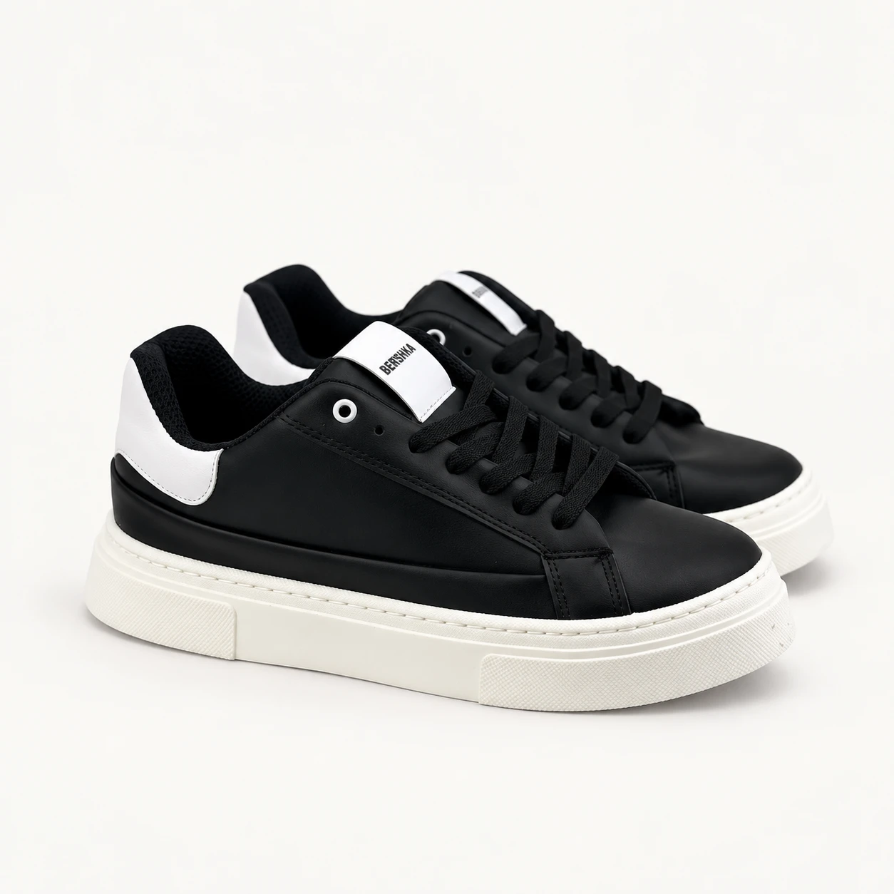 Bershka Classic Men's Shoes, black and white and grayCode 214 rovanstyle view1 کفش برشکا کلاسیک 3مردانه رنگ مشکی سفید/کد 214 - تصویر 1